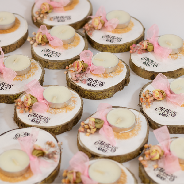 جذع خشب بالشمعه