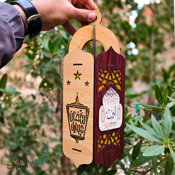 فانوس خشب بالاسم والصورة